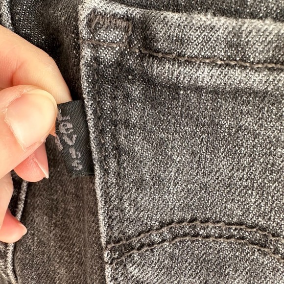 Levi's 721 Black High Rise Distressed Skinny Crop Ladies Denim Jeans, 28 - Picture 6 of 7